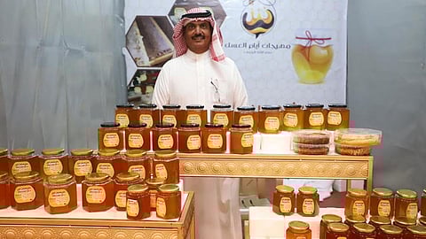 بالصور.. عسل الأثل والسدر والزهور البرية الأكثر طلبًا بمهرجان الجوف