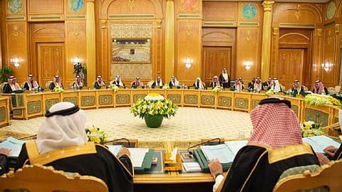 تعديل قواعد التعاقد ونموذج عقد العمل على برنامج «الكفاءات المتميزة»