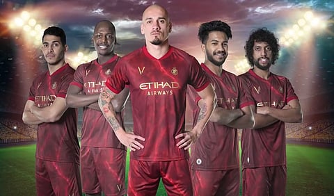 بالفيديو.. لأول مرة بـ«الأحمر».. النصر يزيح الستار عن القميص الثالث