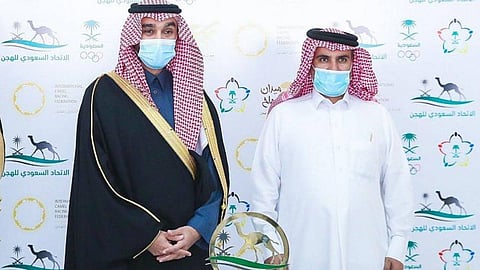 بالصور.. وزير الرياضة يتوِّج الفائزين في ختام سباق رماح للهجن