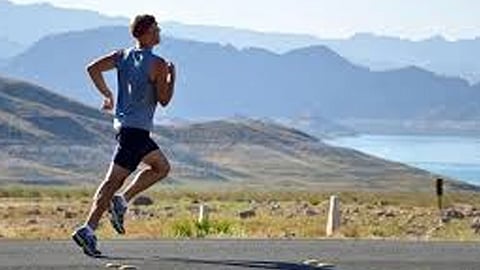 الرياضة صباحًا.. «روب»: تفرز 3 هرمونات لتحسين المزاج