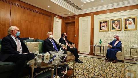 بالصور.. وزير الخارجية يبحث مع مسؤول أمريكي المستجدات الإقليمية والدولية