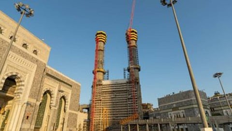 بالصور.. تنفيذ 45% من الأعمال الإنشائية لـ6 منارات بالحرم المكي خلال جائحة كورونا