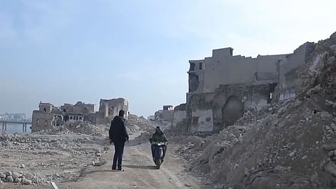 بالفيديو.. جثث القتلى تهدد العائدين إلى الموصل.. ومخاوف من انتشار الأمراض