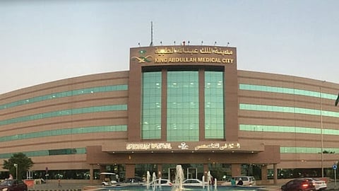 مدينة الملك عبدالله الطبية تحصد المستوى الذهبي بجائزة الملك عبدالعزيز للجودة