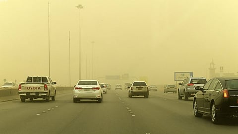 المركز الوطني للأرصاد ينبّه إلى أتربة مثارة على 3 مناطق منها الرياض