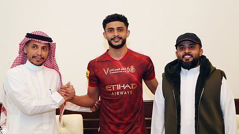 النصر يجدد عقد عبدالإله العمري 3 سنوات