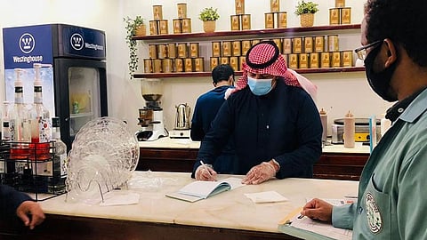 خلال أسبوع.. أمانة الحدود الشمالية تنفِّذ 579 جولة رقابية وتنذر 12 منشأة