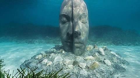 معرض منحوتات في قاع المتوسط لتعزيز الحياة البحرية