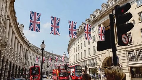 المفوضية الأوروبية تصادق على استمرار تدفق البيانات مع بريطانيا