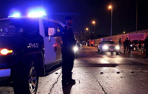 الإطاحة بمقيمين اثنين في الرياض مارسا نشاطًا غير مرخص بعيادتين