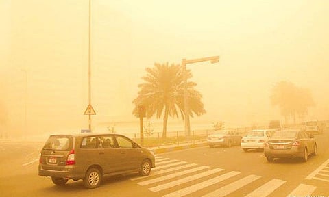 «الأرصاد»: قوة العاصفة الحالية تتمركز في الرياض والشرقية.. و3 مناطق تتأثر بها السبت