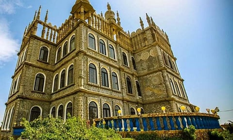 استغرق بناؤه 40 عامًا.. قصة قصر الحضارات في النماص