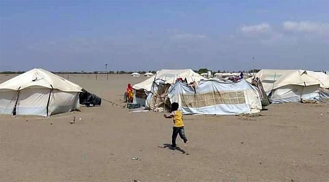 الحوثي يواصل الانتهاكات.. استهداف مخيمات النازحين في حجة بالهاون والمسيرة