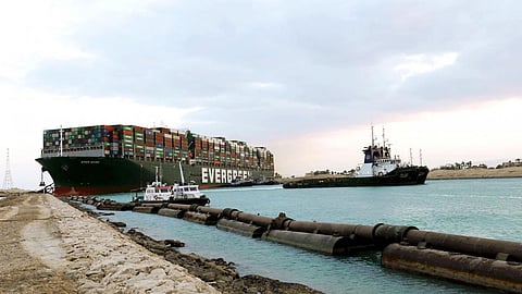 قناة السويس.. رئيس الهيئة يشكر السيسي بعد تعويم السفينة الجانحة