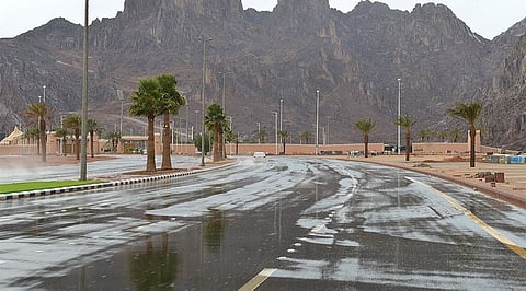 طقس الثلاثاء.. سماء غائمة جزئيًا تتخللها سحب ممطرة على عدة مناطق