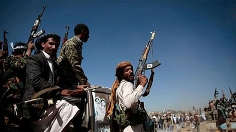 اليمن يطالب بتحقيق دولي بشأن ترحيل الحوثيين للمهاجرين الأفارقة قسريًا