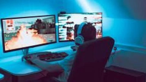 حماسة صبي ألماني خلال لعبة إلكترونية تستدعي الشرطة إلى منزله