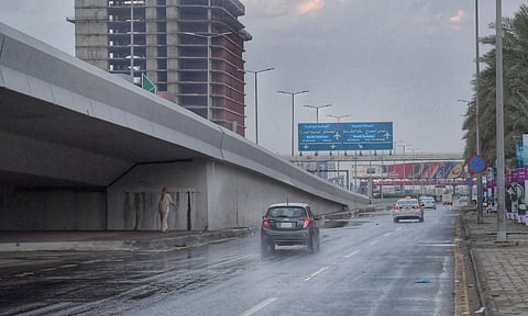 سحب رعدية ممطرة على 3 مناطق.. و«الأرصاد»: تستمر حتى 7 مساءً