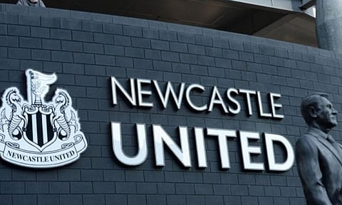 رئيس وزراء بريطانيا يتدخل في صفقة الاستحواذ على نادي نيوكاسل