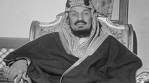 بالفيديو.. باحث يكشف أول عمل قام به الملك المؤسس عند دخوله المدينة المنورة