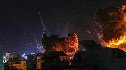 هجمات صاروخية مكثفة من غزة على جنوب إسرائيل تخلف أضرارًا مادية وبشرية