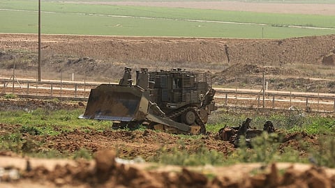 قوات الاحتلال تتوغل  شرق خان يونس وتجرف أراضي زراعية
