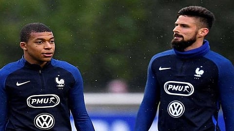 حرب كلامية تشعل الصراع بين مبابي وجيرو في المنتخب الفرنسي