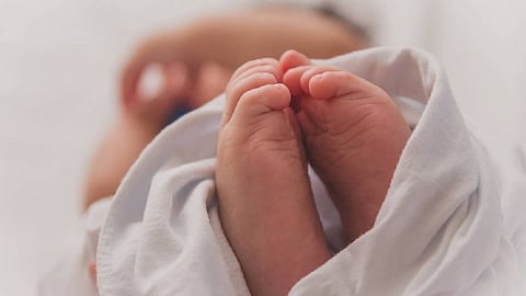 دراسة: رضيع الأم المصابة بكورونا.. آمن من العدوى