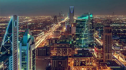 أخبار السعودية.. حصر موظفي العقود لتسجيلهم في التأمينات.. وأمطار بمناطق عدة