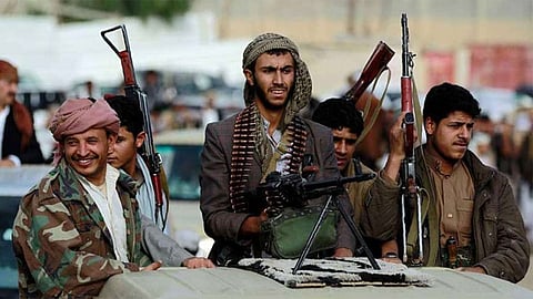 مخطط حوثي لتشريد 160 ألف موظف يمني واستبدالهم بتابعين للميليشيا