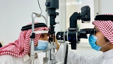 «صحة الجوف» تعلن إزالة المياه البيضاء بجهاز الفيكو لـ74 مريضًا