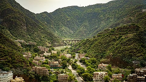 تنبيهات الأرصاد.. أمطار رعدية على عسير وجازان ونجران