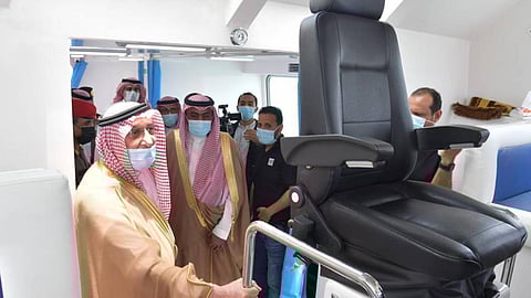 بالصور.. أمير جازان يدشن خدمة الإسعاف البحري بجزيرة فرسان