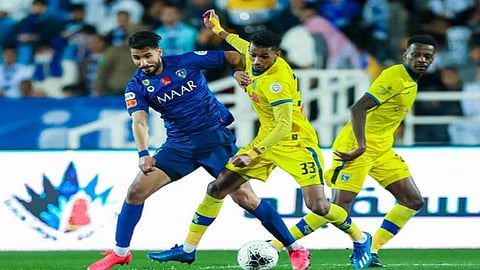 الكشف عن أسماء حكام مباريات اليوم في الدوري السعودي