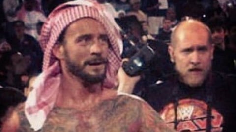 رغم تخطيه الأربعين.. «سي إم بانك» يعود لحلبة المصارعة