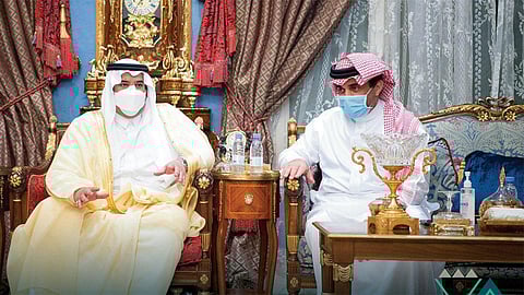 أمير الرياض بالإنابة يعزي خالد البلطان في والدته