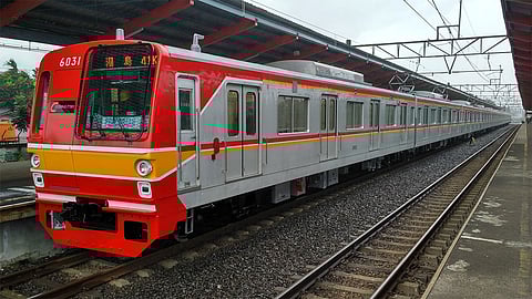 دوافع المهاجم غامضة.. إصابة شخصين في هجوم بمادة حمضية بمترو طوكيو