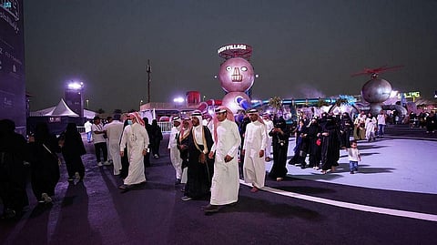 The Ministry of National Guard, in coordination with the Jeddah Season management, has hosted sons and daughters of martyrs of duty on a special visit to the City Walk zone, one of the zones of the Jeddah Season 2022