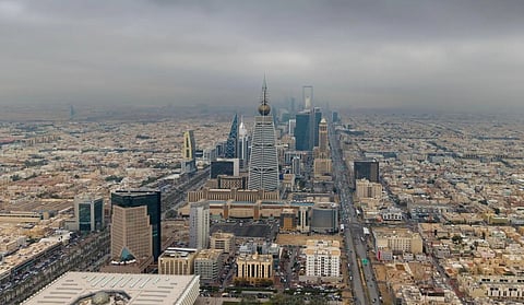 Moderate to Heavy Rainfall Transforms Riyadh’s Skyline
