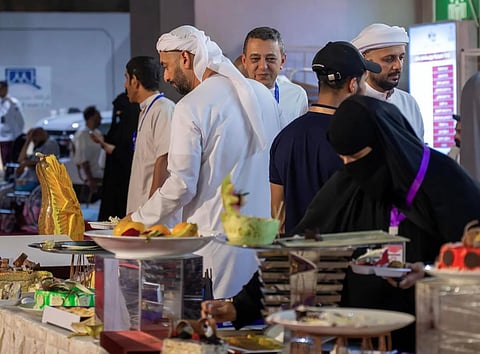 Pilgrims Celebrate Eid Al-Adha in Mina with Traditional Attire and Diverse Dialects