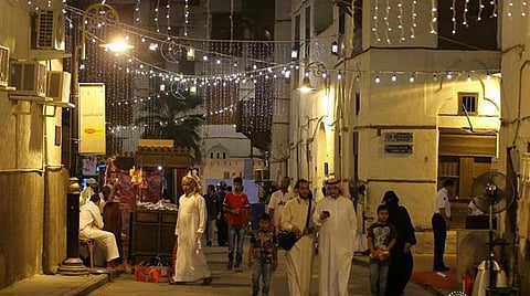 People walk at Jeddah's historical area Al-Balad during the holy fasting month of Ramadan, Saudi Arabia June 9, 2016. REUTERS/Faisal Al Nasser
