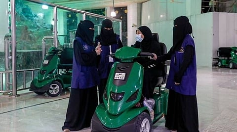 Young Saudi women feel honored to serve elderly women pilgrims 