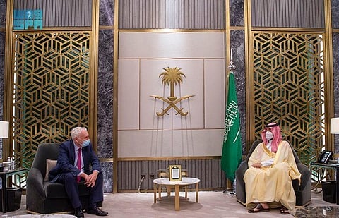 Saudi Arabia’s Deputy Defense Minister Prince Khalid Bin Salman met with the special envoy of the British prime minister for the Gulf Region, Edward Lister.