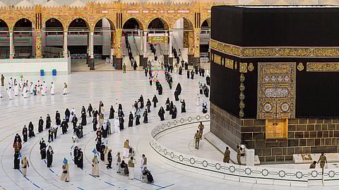 First batch of pilgrims performs tawaf amid precautionary measures 