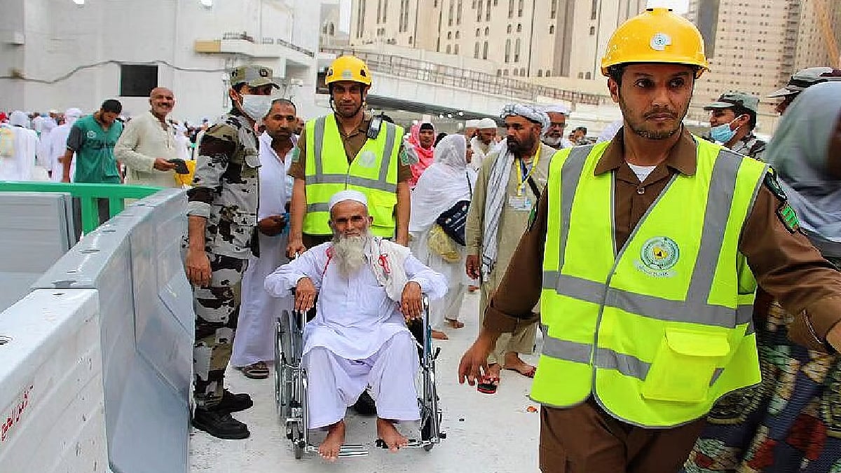 «الدفاع المدني» تواصل جهودها الميدانية في المسجد الحرام لخدمة الحجاج 