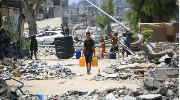 سكان غزة يخزنون الطعام والإمدادات خشية توقفها من جديد 
