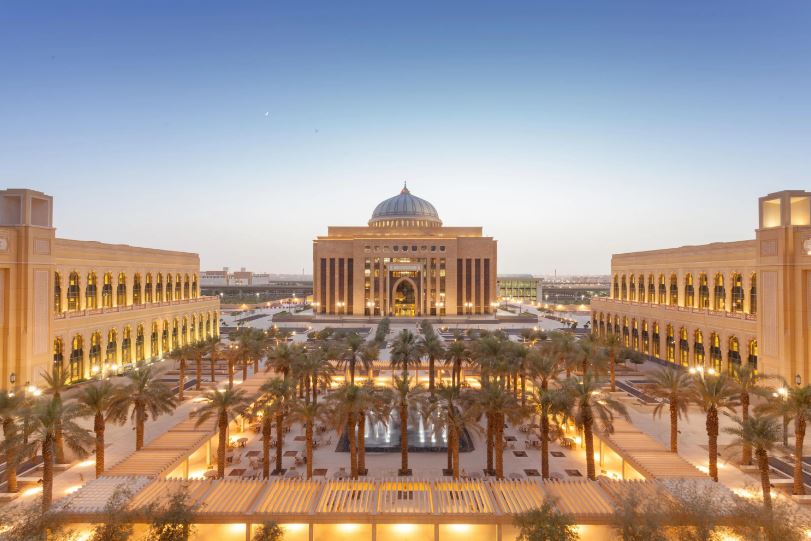 جامعة الأميرة نورة تحتفي بتخريج الدفعة الـ19 من طالباتها المتميزات 