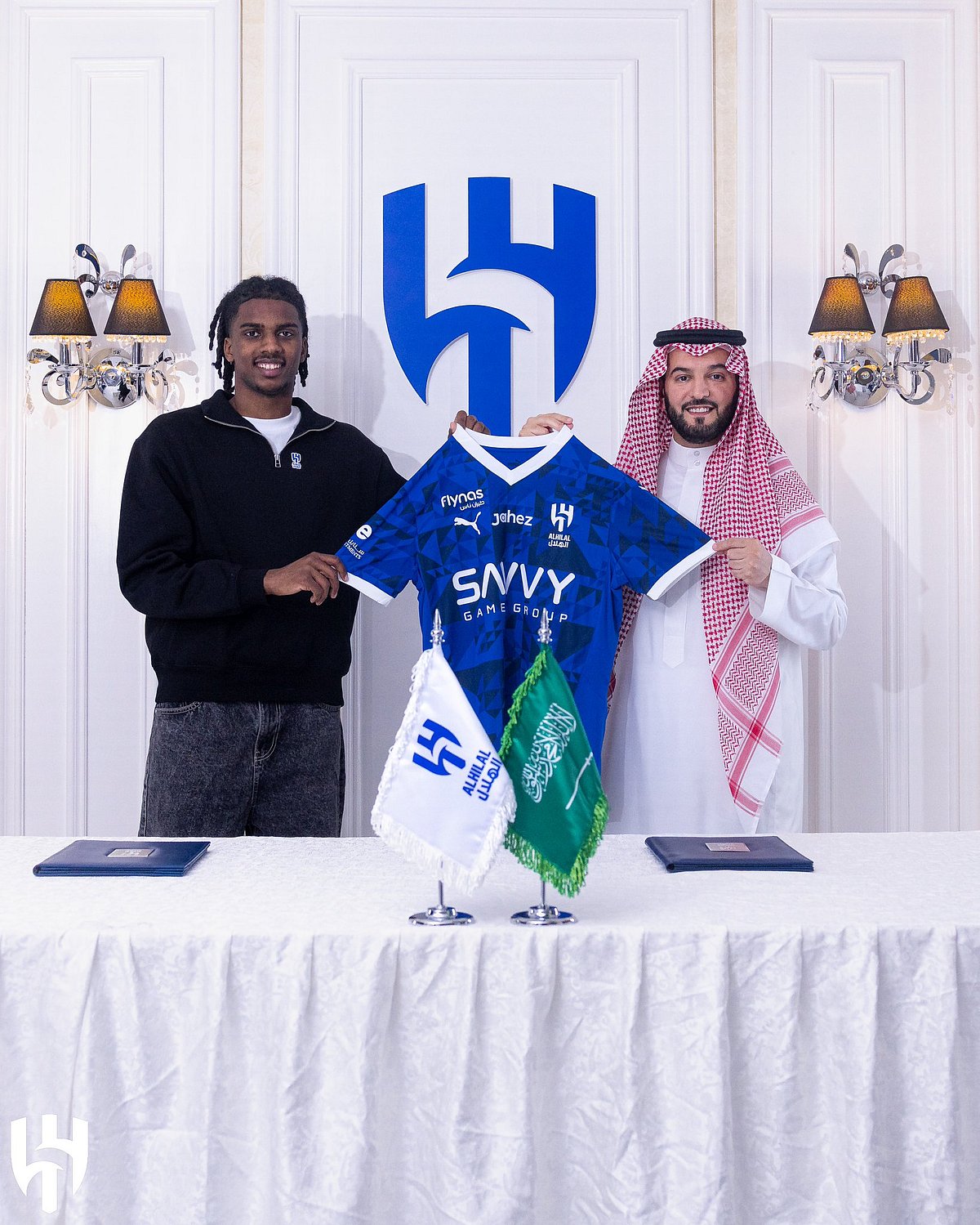 الصفقة الثانية.. الهلال يضم نجم الأهلي