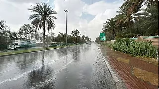 «الأرصاد»: أمطار متوسطة إلى غزيرة على معظم مناطق المملكة ابتداءً من غد الاثنين 